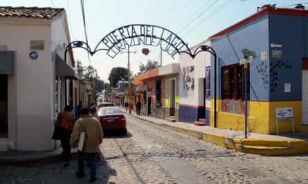 Senior citizens flock to the town of Ajijic, attracted by great weather, cheap real estate and the quaint cobblestone streets of the town