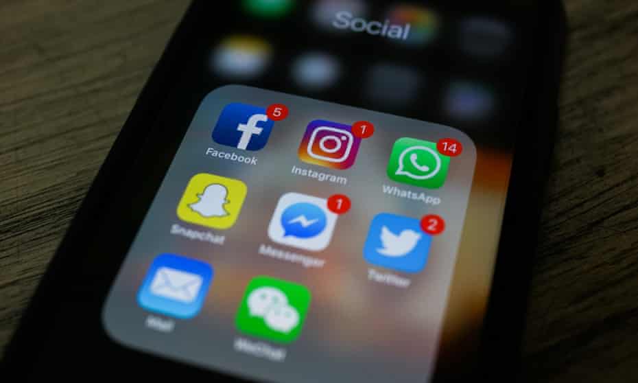 Apps for Facebook, Instagram, Twitter and other social networks on a smartphone