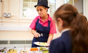 Niños que almuerzan en la escuela primaria de la comunidad de Stanley Road