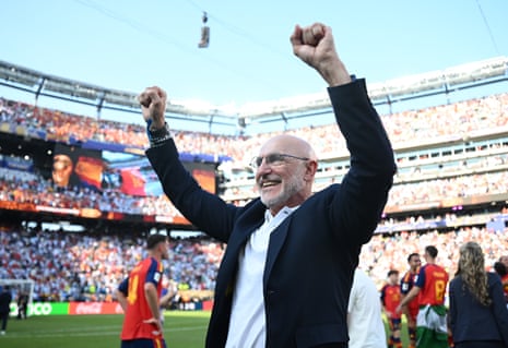 Luis de la Fuente celebrates at New York New Jersey Stadium.