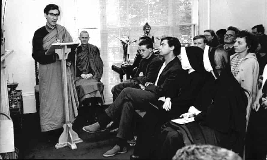 Sangharakshita teaching at the Hampstead Buddhist Temple in 1966.