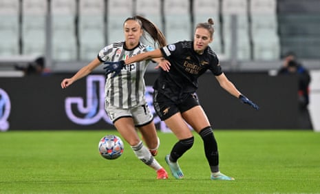 Juventus v Arsenal: Women’s Champions League – live | Women's Champions League 2 Julia Grosso tangles with Vivianne Miedema.