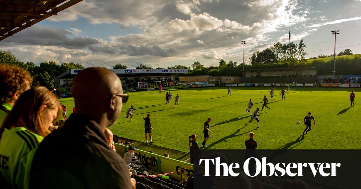 Forest Green Rovers flash up climate emergency warnings during match