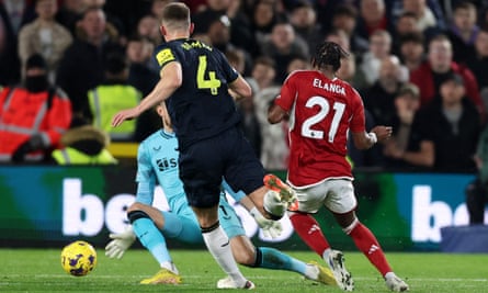 Anthony Elanga scores Forest’s first equaliser.