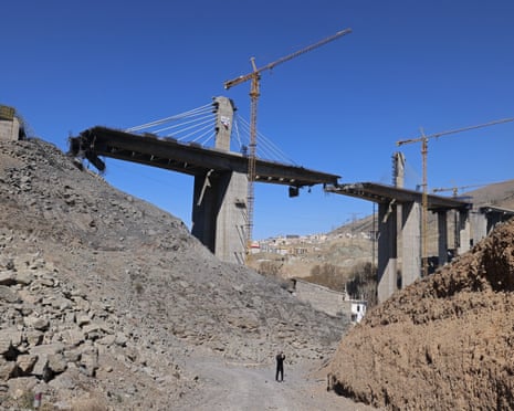 मध्य पूर्व संकट लाइव: अमेरिकी और ईरानी सेनाएं गिरे हुए विमान से लापता पायलट को बरामद करने के लिए दौड़ पड़ीं; इजराइल ने बेरूत पर बमबारी की