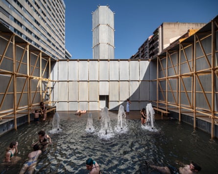 People in temporary public baths in Logroño, Spain.