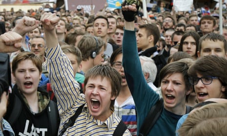 On Russia day, 12 June, thousands of people protested in central Moscow against Vladimir Putin.