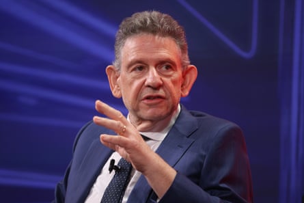 Lucian Grainge said that he never heard the song prior to its release.