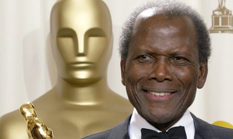 Sidney Poitier with his honorary Oscar in 2002.