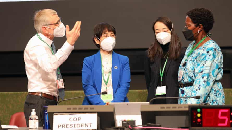 An opening session at the conference with Zhou Guomei (2nd left), deputy secretary general at the China Council for International Cooperation on Environment and Development and Elizabeth Maruma Mrema (right), executive secretary at the UN convention on biological diversity.