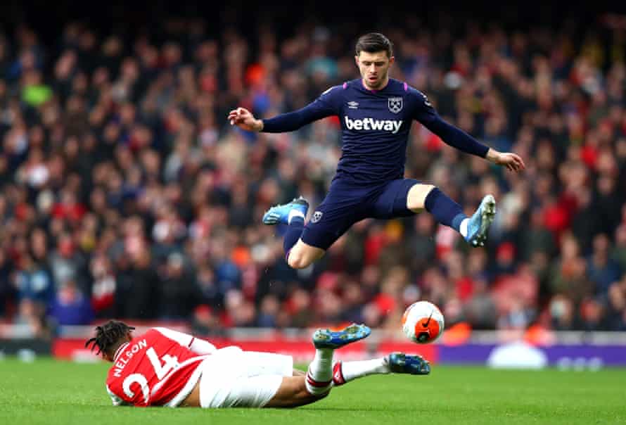 Aaron Cresswell hurdles the challenge of Reiss Nelson.