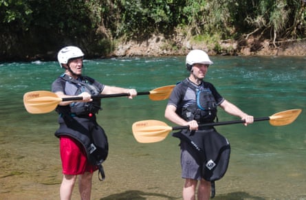 Bradley et Barney Walsh au Costa Rica dans Breaking Dad.