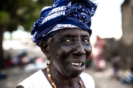 According to the Senegalese tradition, in every family a special role belongs to la Badiane - the eldest aunt. However, the tradition has been fading in recent years.