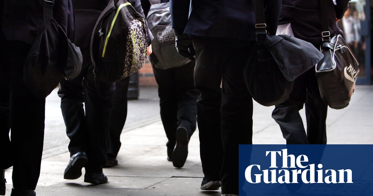No improvement in school attainment gap in England for 20 years, report says