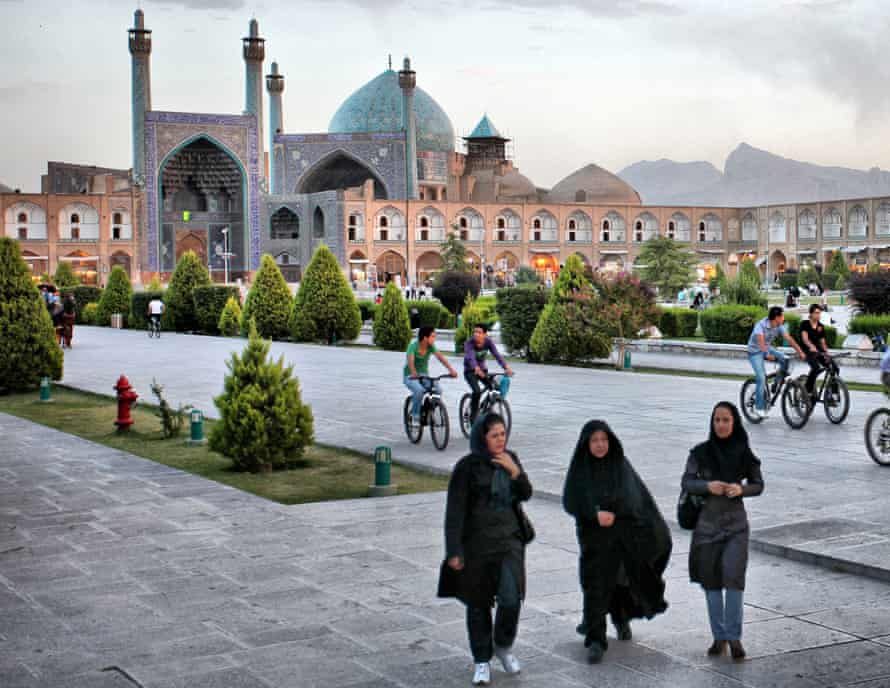Girls no nude in Isfahan