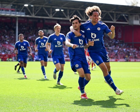 Nottm Forest 2-2 Leicester, Man Utd 0-2 West Ham, Spurs 0-2 Palace: Premier League – live