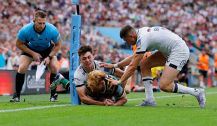 George Hendy goes complete for a try