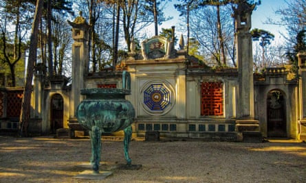 Paris, France, Abandoned Buildings, Bois de VIncennes, Jardin d’Agronomie Tropicale Rene Dumont (Human Zoo)2J8C8YM Paris, France, Abandoned Buildings, Bois de VIncennes, Jardin d’Agronomie Tropicale Rene Dumont (Human Zoo)