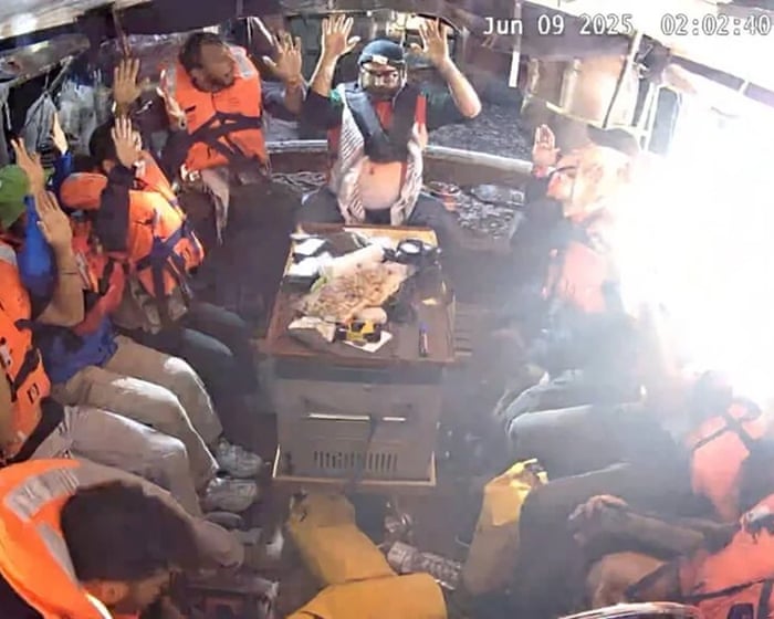 How the Israeli navy intercepted the Global Sumud flotilla – video