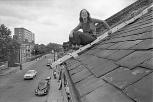 Eleonora fixing her roof, St Annes Road, July 1979