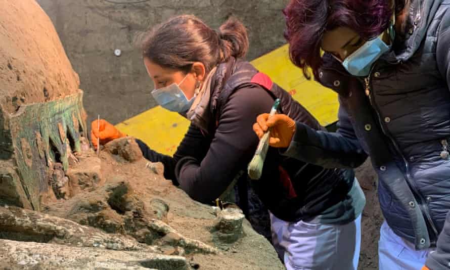 Archeologists at work
