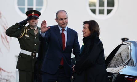 Micheál Martin y su esposa, Mary, llegan a Áras an Uachtaráin en Dublín