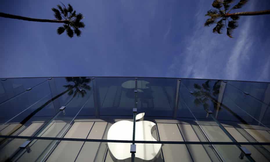 Calvin Klein Paul Smith And Wallpaper Back Apple In Legal Fight With Samsung Apple The Guardian Calvin Klein Paul Smith And Wallpaper Back Apple In Legal Fight With Samsung Apple The Guardian
