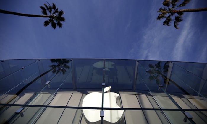 Calvin Klein Paul Smith And Wallpaper Back Apple In Legal Fight With Samsung Apple The Guardian Calvin Klein Paul Smith And Wallpaper Back Apple In Legal Fight With Samsung Apple The Guardian