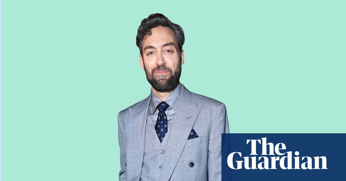 Alex Hassell: A wasp flew in my ear in front of Jude Law he couldn't see the wasp so just saw me freak out'