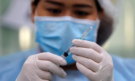 a health worker prepares a vaccine