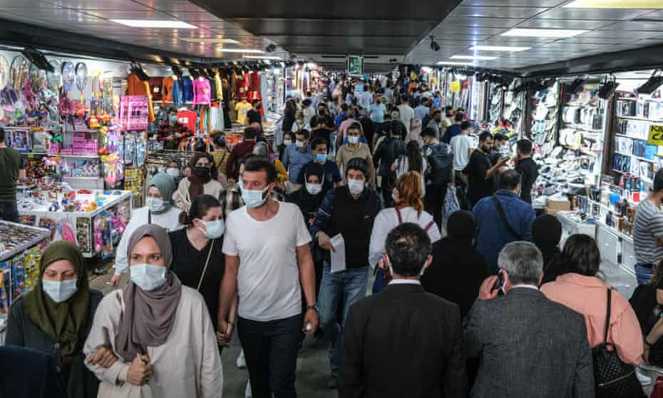 Shoppers at Eminönü market in Istanbul last Monday after the end of a 17-day coronavirus lockdown.