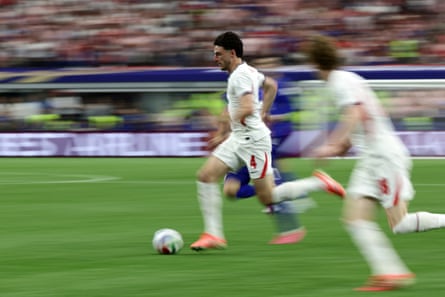Declan Rice runs pinch nan shot against Croatia