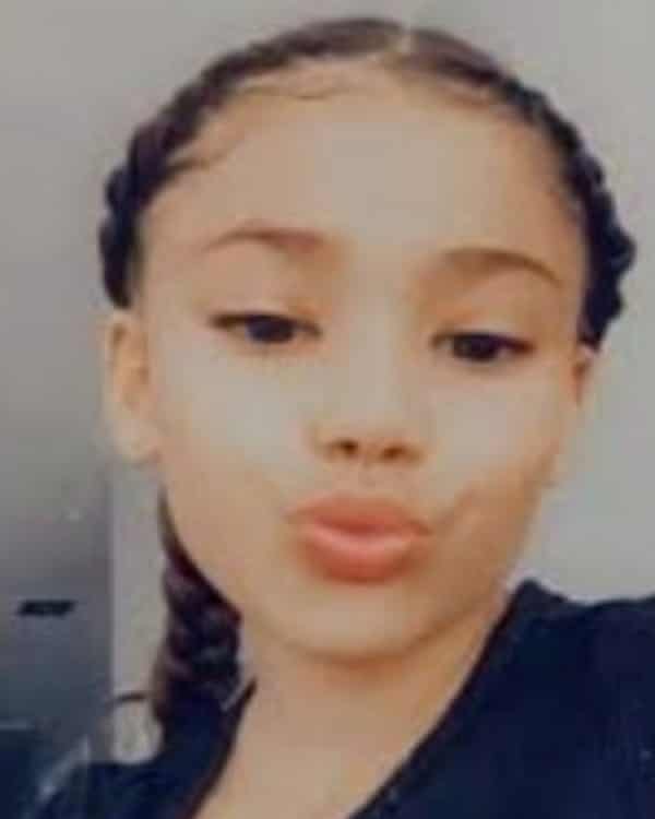 ArianeJillenArroyoの顔のクローズアップ