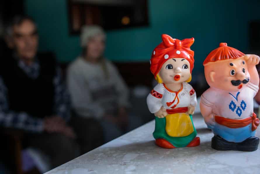 Poupées ukrainiennes apportées en Pologne depuis Mariupol par les grands-parents de Shukh.