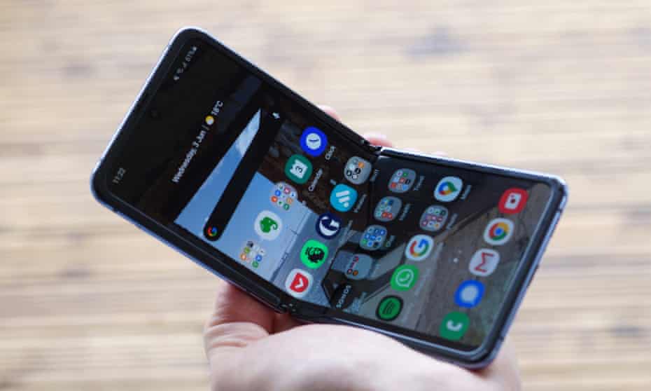 Samsung Galaxy Z Flip Review Four Months With The Folding Phone Samsung The Guardian Samsung Galaxy Z Flip Review Four Months With The Folding Phone Samsung The Guardian