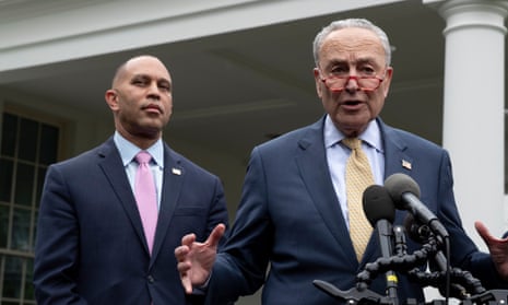 Senate majority leader Chuck Schumer (R) and House minority leader Hakeem Jeffries (L)