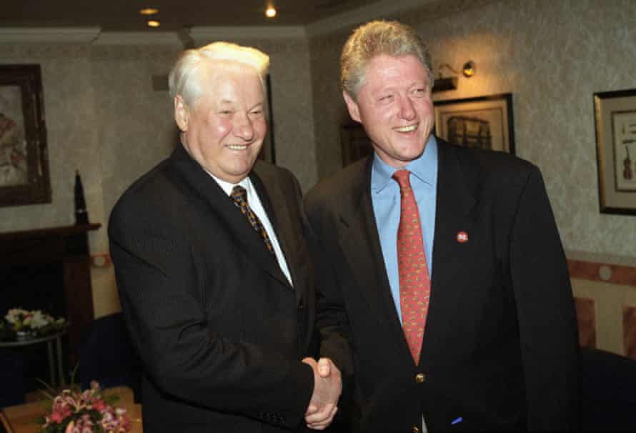 Boris Yeltsin receives Bill Clinton at Yeltsin’s residence during the 1998 G8 summit in Birmingham, England