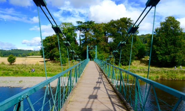 Dryburgh Bridge crosses the Tweed.