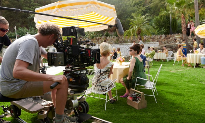 Queen Olivia Colman An Epic Budget And A Cast Of Thousands A Year Behind The Scenes On The Crown Television Radio The Guardian