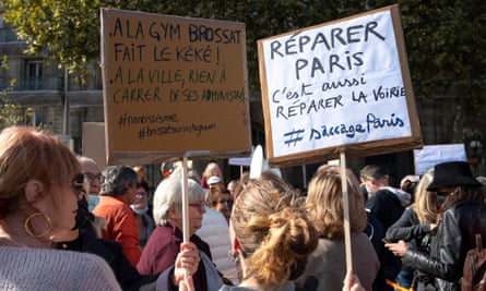 Parisians rally to demand the authorities clean up the city, on 10 October 2021