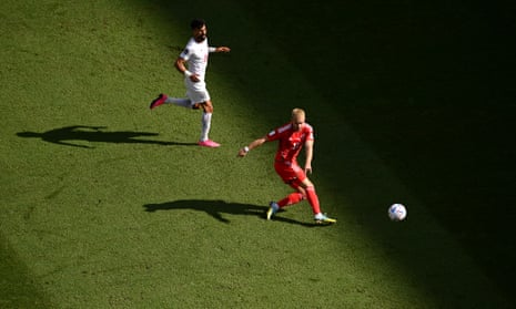 Aaron Ramsey misplaces a pass.
