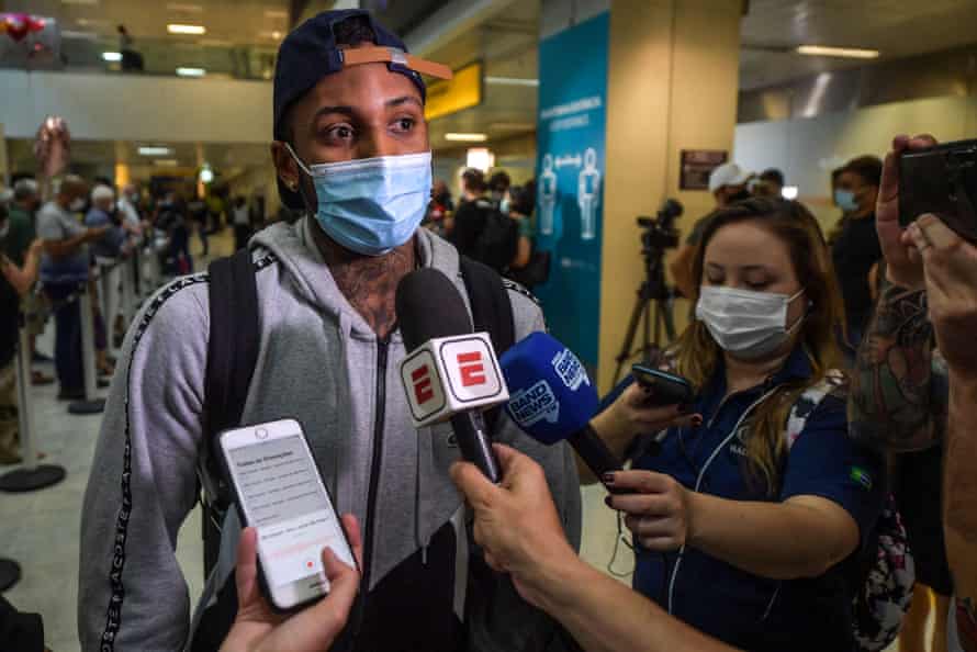 Shakhtar provide supplies to refugees but ‘dreaming of return to normality’ | Shakhtar Donetsk 2 Fernando, one of Shakhtar’s foreign players, arrives in his native Brazil after being evacuated.