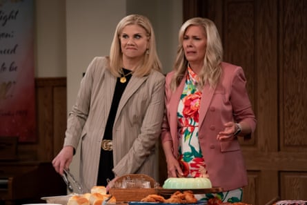 Sisters … Leanne (right) and Carol (Kristen Johnston)