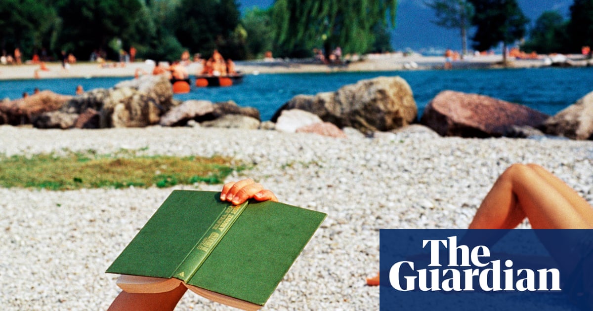 Choose comfort, ditch boring and prioritise pleasure how to find the perfect beach read