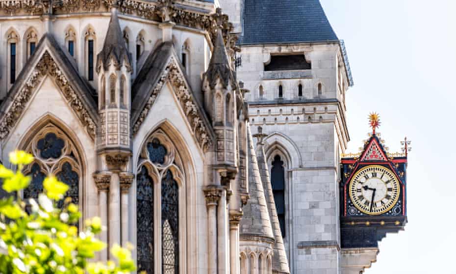 the clock outside the royal courts of justice