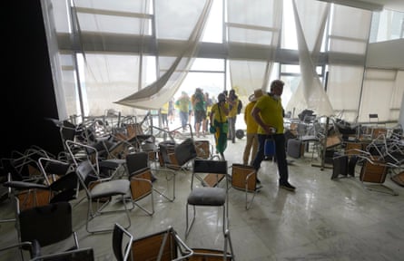 people break into a government building