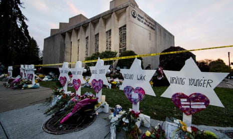 A makeshift memorial stands outside the Tree of Life Synagogue in the aftermath of a deadly shooting in Pittsburgh, 29 October 2018.