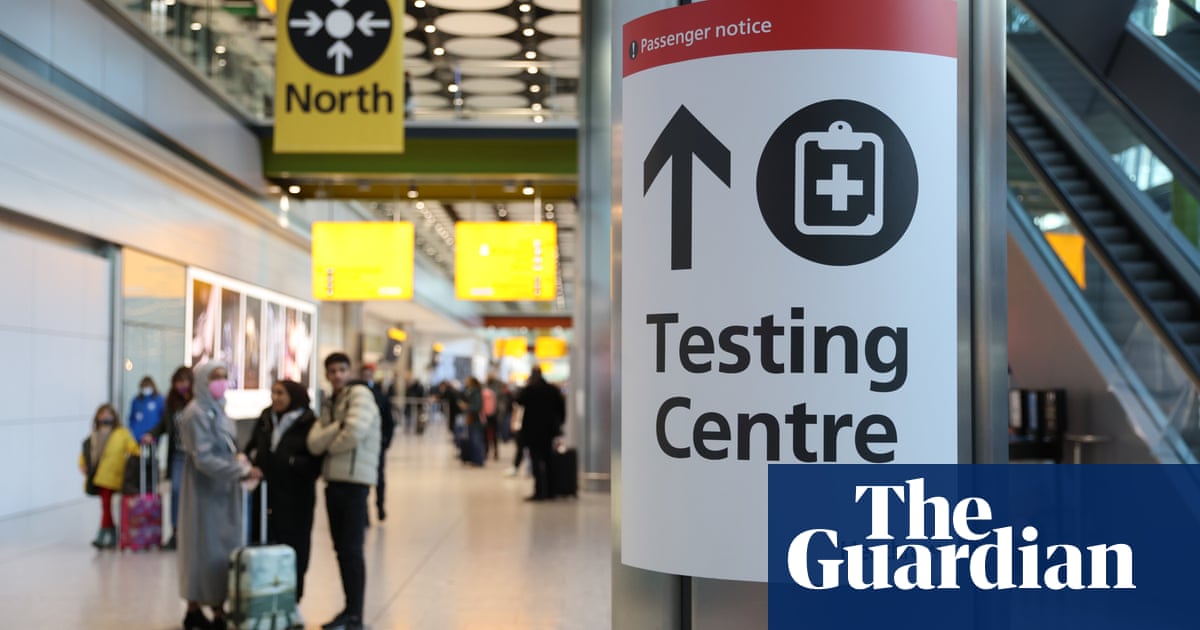 Omicron Covid cases ‘doubling every two to three days’ in UK, says scientist