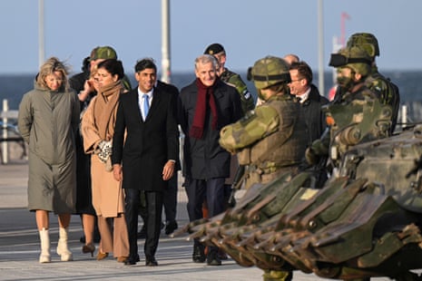 Rishi Sunak (3rd from left) with Norway’s prime minister Jonas Gahr Store (4th from left) and other political leaders viewing military equipment given to Ukraine.