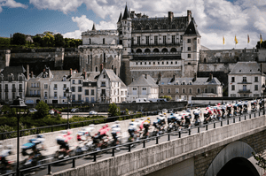 Stage 6 Tours to ChâteaurouxThe peloton passes by the Royal Castle of Amboise